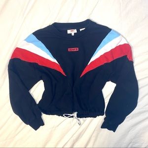 Adorable LEVIS crewneck 🖤